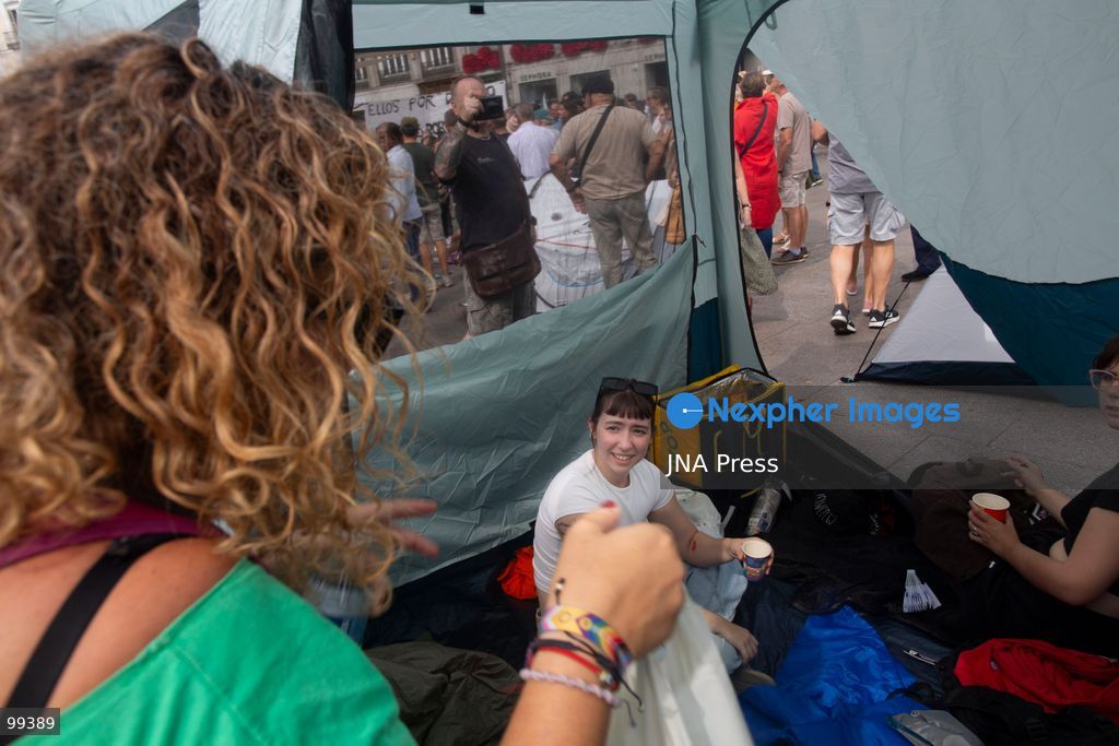 MADRID, SPAIN, SEPTEMBER 30, 2026: Housing activists continue their encampment at Puerta del Sol following a mass demonstration against Madrid's housing crisis. Participants have drawn comparisons between the current protest movement, referred to by activists as "26-S," and the 15-M Indignados movement that occupied the square 15 years earlier. Organizers, however, say the current mobilization has different political and organizational goals and remains focused on demands for affordable housing and stronger protections against evictions. (Photo by Edu Leon/JNA Press via Nexpher Images)