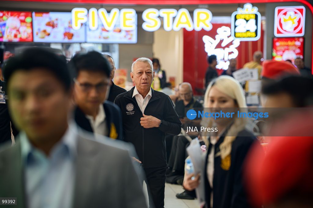 SAMUT PRAKAN, THAILAND, SEPTEMBER 30, 2026: Deputy Prime Minister and Transport Minister Phiphat Ratchakitprakarn visits Suvarnabhumi Airport to inspect efforts to clear a major backlog of delayed baggage following days of disruption to ground-handling operations. Heavy rain and flooding prevented some ground staff from reaching work, contributing to delays that left thousands of bags awaiting processing and return to passengers. Thai Airways deployed additional personnel and resources as authorities and the airline worked to restore normal operations. Photo by Watsawat Koktabtim / JNA Press. (Photo by Watsawat Koktabtim/JNA Press via Nexpher Images)