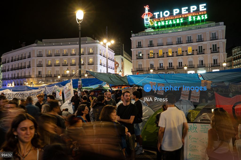 MADRID, SPAIN, SEPTEMBER 29, 2026: Hundreds of housing protesters gather at the Puerta del Sol encampment after organizers warned that far-right groups were threatening to confront activists and attempt to remove the camp. Protesters mobilized to protect the encampment as tensions increased around the square, where activists have been demanding stronger measures against evictions and Spain's housing crisis. The regional government of Madrid gave the central government 48 hours to dismantle the camp and said it would pursue legal action if the demand was not met. Photo by Victor Sanjuan / JNA Press. (Photo by Victor Sanjuan Cardeña/JNA Press via Nexpher Images)