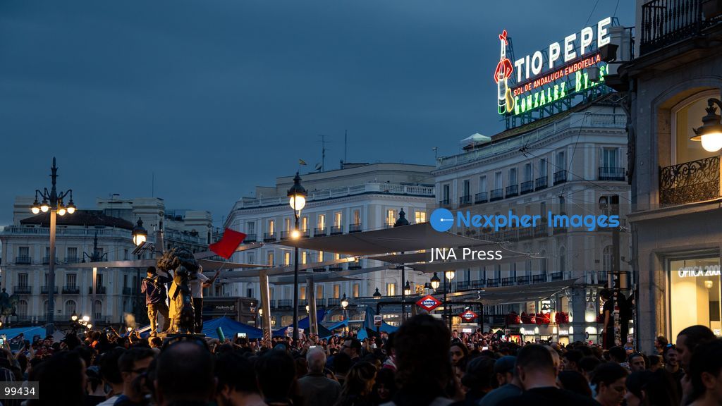 MADRID, SPAIN, SEPTEMBER 29, 2026: Hundreds of housing protesters gather at the Puerta del Sol encampment after organizers warned that far-right groups were threatening to confront activists and attempt to remove the camp. Protesters mobilized to protect the encampment as tensions increased around the square, where activists have been demanding stronger measures against evictions and Spain's housing crisis. The regional government of Madrid gave the central government 48 hours to dismantle the camp and said it would pursue legal action if the demand was not met. Photo by Victor Sanjuan / JNA Press. (Photo by Victor Sanjuan Cardeña/JNA Press via Nexpher Images)
