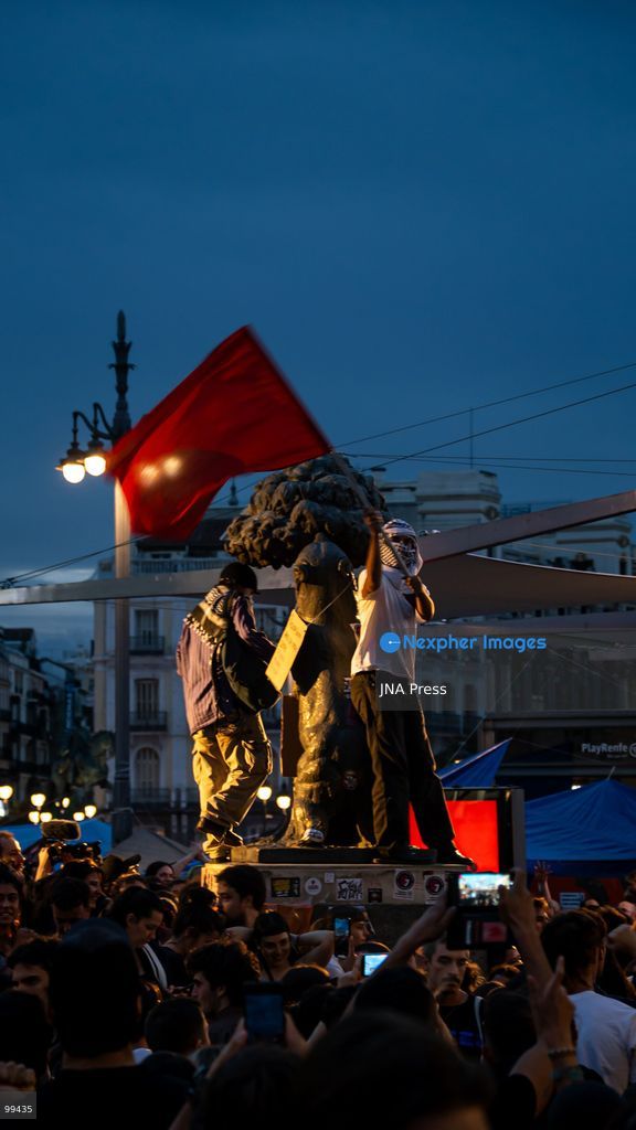 MADRID, SPAIN, SEPTEMBER 29, 2026: Hundreds of housing protesters gather at the Puerta del Sol encampment after organizers warned that far-right groups were threatening to confront activists and attempt to remove the camp. Protesters mobilized to protect the encampment as tensions increased around the square, where activists have been demanding stronger measures against evictions and Spain's housing crisis. The regional government of Madrid gave the central government 48 hours to dismantle the camp and said it would pursue legal action if the demand was not met. Photo by Victor Sanjuan / JNA Press. (Photo by Victor Sanjuan Cardeña/JNA Press via Nexpher Images)