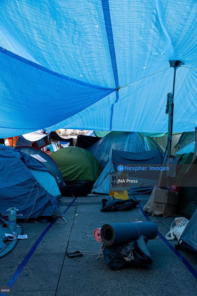 MADRID, SPAIN, SEPTEMBER 29, 2026: Hundreds of housing protesters gather at the Puerta del Sol encampment after organizers warned that far-right groups were threatening to confront activists and attempt to remove the camp. Protesters mobilized to protect the encampment as tensions increased around the square, where activists have been demanding stronger measures against evictions and Spain's housing crisis. The regional government of Madrid gave the central government 48 hours to dismantle the camp and said it would pursue legal action if the demand was not met. Photo by Victor Sanjuan / JNA Press. (Photo by Victor Sanjuan Cardeña/JNA Press via Nexpher Images)