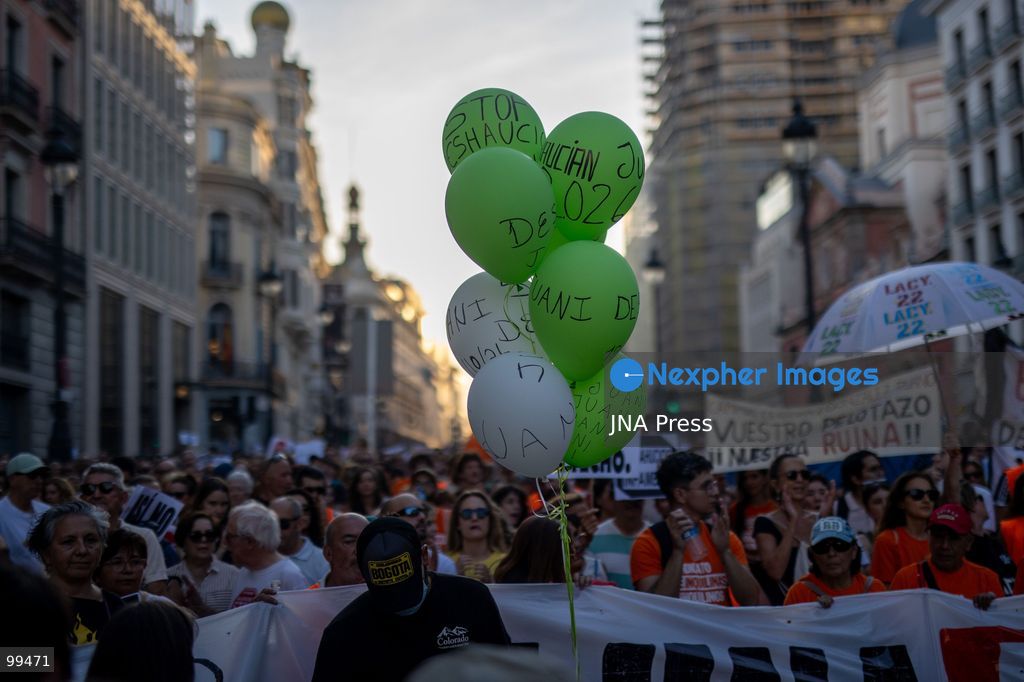 TOP PICS - MADRID, SPAIN, SEPTEMBER 26, 2026: Demonstrators march through central Madrid during a protest against the housing crisis and evictions, following the forced eviction earlier in the week of 87-year-old Maricarmen Abascal from her longtime home in the Spanish capital. Thousands joined the demonstration calling for stronger housing protections and measures against evictions. Photo by C. Carvajal / JNA Press. (Photo by C. Carvajal/JNA Press via Nexpher Images)