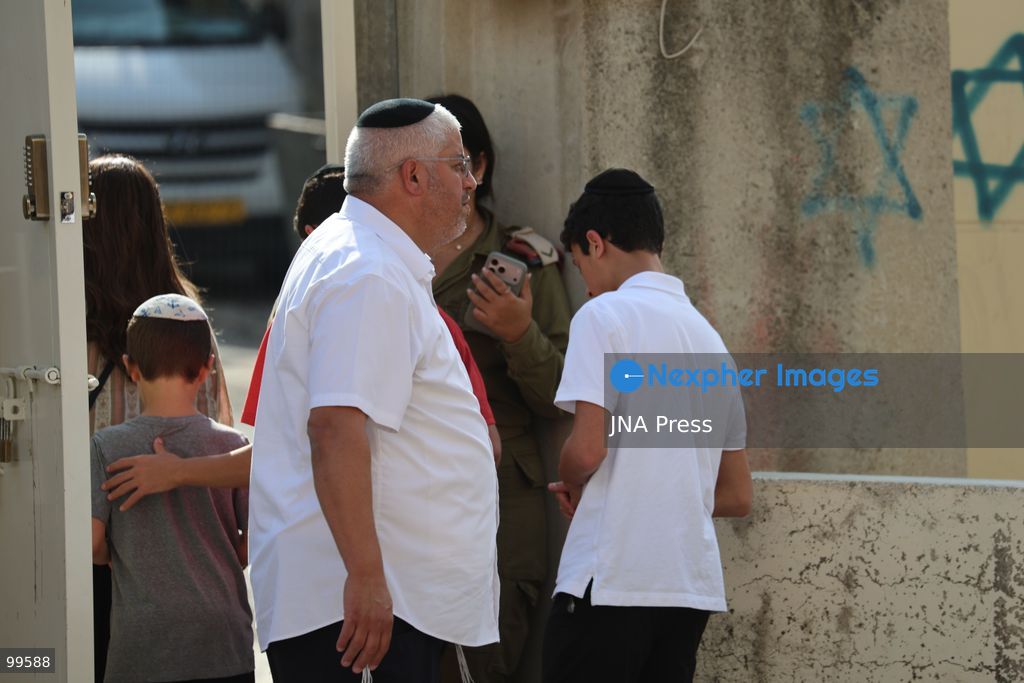 HEBRON, OCCUPIED WEST BANK, SEPTEMBER 30, 2026: Israeli settlers walk through Hebron's Old City under the protection of Israeli forces during celebrations for the Jewish holiday of Sukkot. Israeli forces maintained heightened security measures and movement restrictions around the Old City and the Ibrahimi Mosque during the holiday period. Photo by Mosab Shawer / JNA Press. (Photo by Mosab shawer/JNA Press via Nexpher Images)