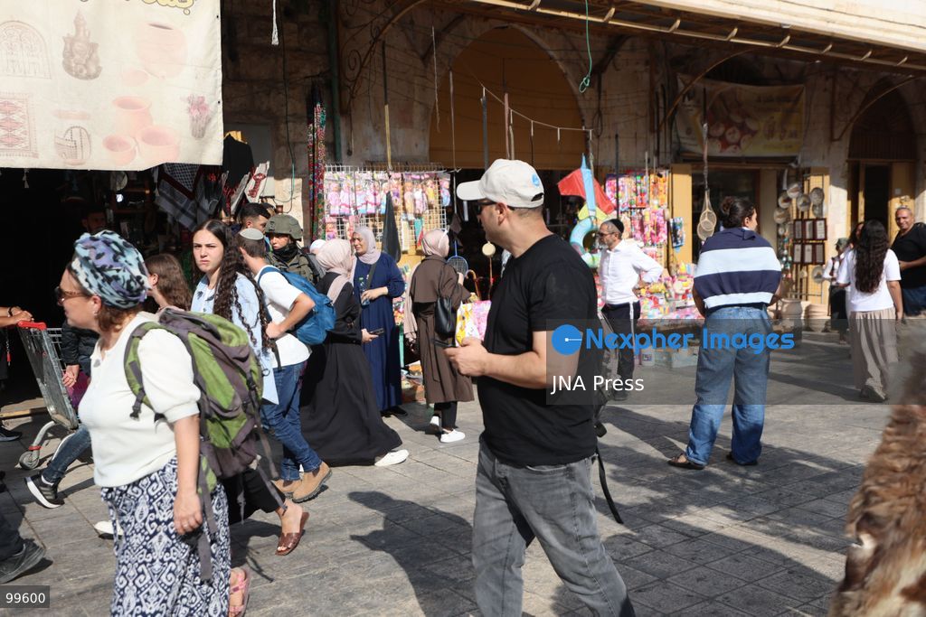 HEBRON, OCCUPIED WEST BANK, SEPTEMBER 30, 2026: Israeli settlers walk through Hebron's Old City under the protection of Israeli forces during celebrations for the Jewish holiday of Sukkot. Israeli forces maintained heightened security measures and movement restrictions around the Old City and the Ibrahimi Mosque during the holiday period. Photo by Mosab Shawer / JNA Press. (Photo by Mosab shawer/JNA Press via Nexpher Images)