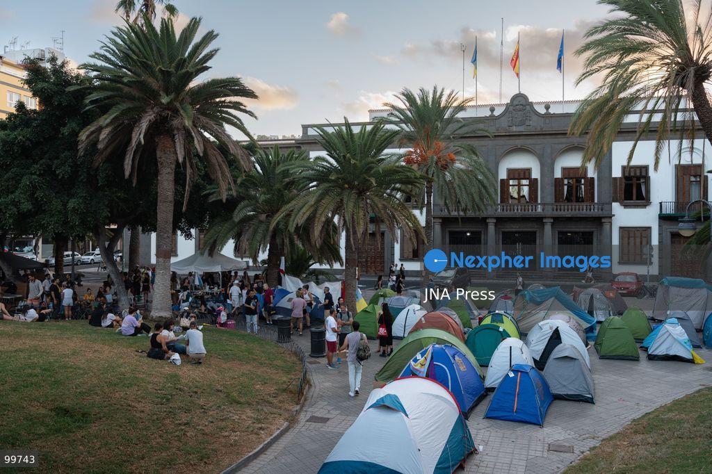 LAS PALMAS DE GRAN CANARIA, SPAIN, SEPTEMBER 30, 2026: Around 100 housing activists take part in a protest camp outside the Government Delegation in Las Palmas de Gran Canaria, calling for affordable housing and measures to address housing insecurity. The action forms part of a wider wave of housing protests and encampments across Spain following demonstrations sparked by the eviction of Madrid resident Maricarmen Abascal. Photo by Alex Basha / JNA Press. (Photo by Alex Basha/JNA Press via Nexpher Images)