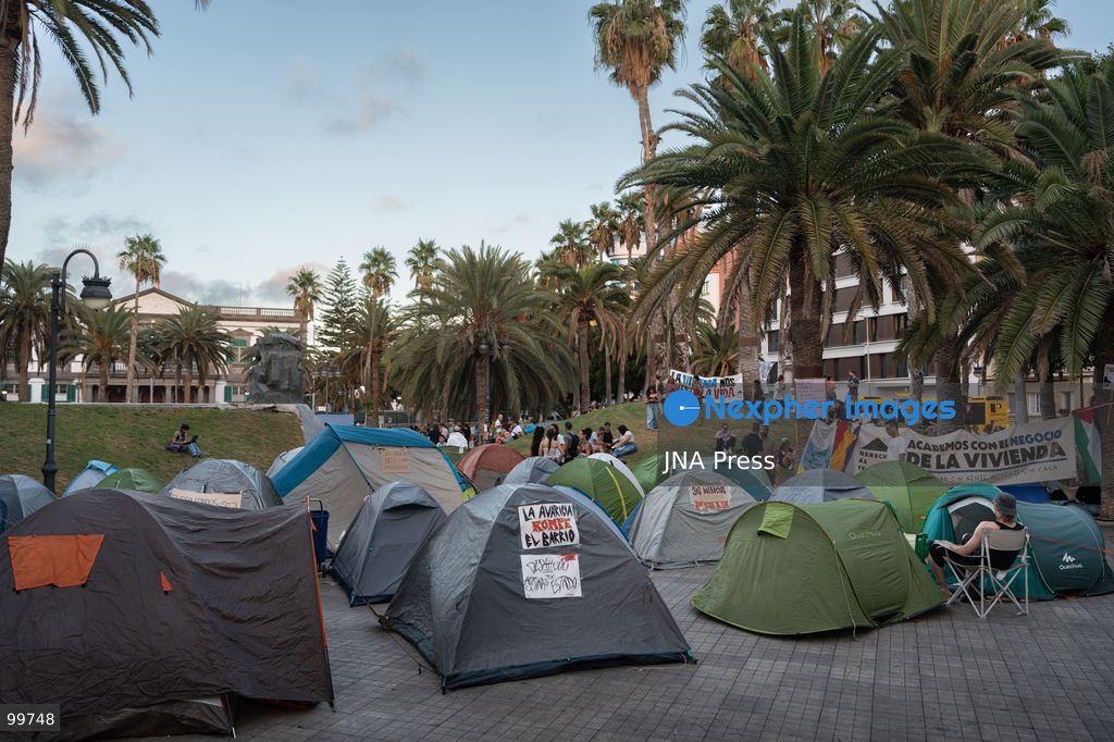 LAS PALMAS DE GRAN CANARIA, SPAIN, SEPTEMBER 30, 2026: Around 100 housing activists take part in a protest camp outside the Government Delegation in Las Palmas de Gran Canaria, calling for affordable housing and measures to address housing insecurity. The action forms part of a wider wave of housing protests and encampments across Spain following demonstrations sparked by the eviction of Madrid resident Maricarmen Abascal. Photo by Alex Basha / JNA Press. (Photo by Alex Basha/JNA Press via Nexpher Images)