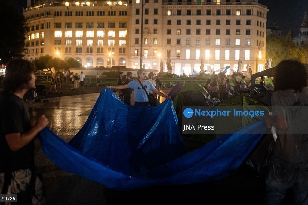 BARCELONA, SPAIN, SEPTEMBER 30, 2026: Housing activists gather for a second consecutive night at a protest encampment in Placa de Catalunya in central Barcelona, setting up tents and displaying placards calling for housing reform and stronger protections against evictions. Protesters continued to demand measures promoted by housing groups under the name “Decreto Maricarmen,” as the encampment remained in place following the Spanish government’s approval of new housing measures. Photo by Marc Asensio/ JNA Press (Photo by Marc Asensio Clupes/JNA Press via Nexpher Images)