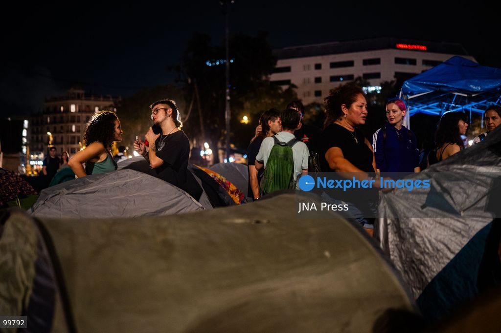 BARCELONA, SPAIN, SEPTEMBER 30, 2026: Housing activists gather for a second consecutive night at a protest encampment in Placa de Catalunya in central Barcelona, setting up tents and displaying placards calling for housing reform and stronger protections against evictions. Protesters continued to demand measures promoted by housing groups under the name “Decreto Maricarmen,” as the encampment remained in place following the Spanish government’s approval of new housing measures. Photo by Marc Asensio/ JNA Press (Photo by Marc Asensio Clupes/JNA Press via Nexpher Images)