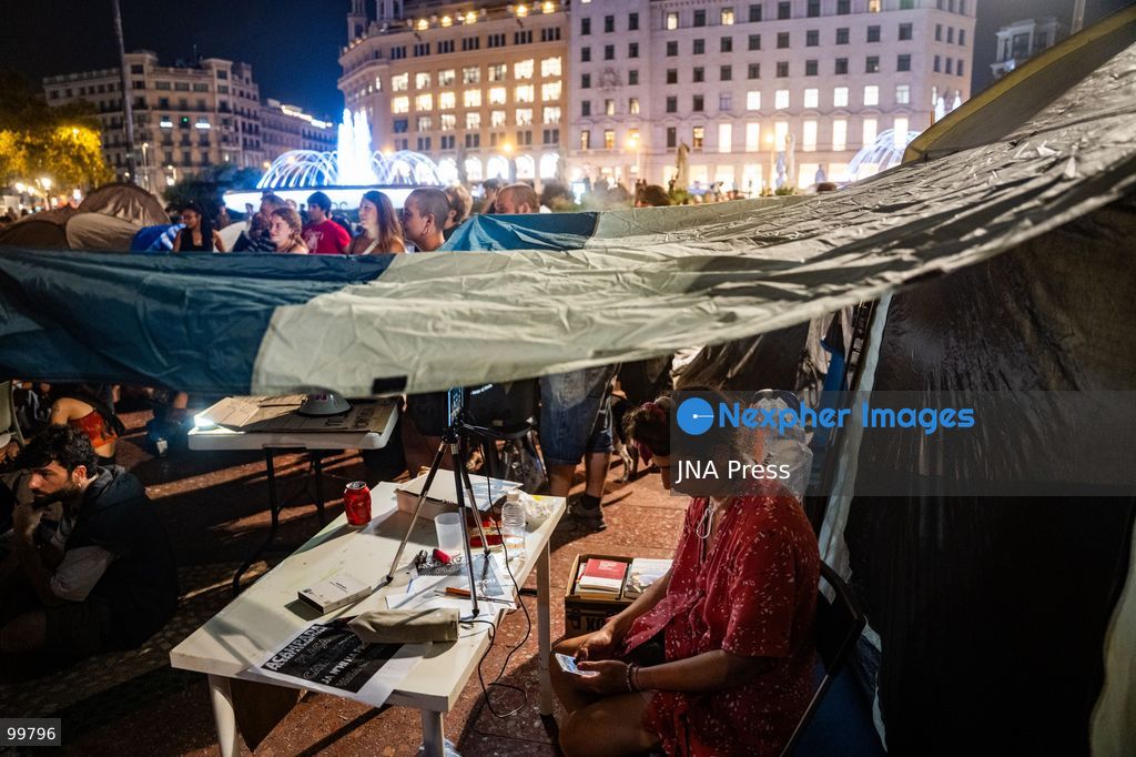 BARCELONA, SPAIN, SEPTEMBER 30, 2026: Housing activists gather for a second consecutive night at a protest encampment in Placa de Catalunya in central Barcelona, setting up tents and displaying placards calling for housing reform and stronger protections against evictions. Protesters continued to demand measures promoted by housing groups under the name “Decreto Maricarmen,” as the encampment remained in place following the Spanish government’s approval of new housing measures.  Photo by Marc Asensio/ JNA Press (Photo by Marc Asensio Clupes/JNA Press via Nexpher Images)