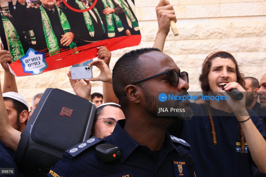 JERUSALEM, ISRAEL, OCTOBER 1, 2026: Activists protest outside the Israeli Supreme Court against the disqualification of Arab political parties and candidates from the upcoming parliamentary elections. The court began hearings on appeals against decisions by the Central Elections Committee to disqualify the Ra'am and Joint List parties, as well as candidates Ofer Cassif and Sami Abu Shehadeh. National Security Minister Itamar Ben-Gvir, whose party sought the disqualification of Abu Shehadeh, also arrived at the court as supporters and opponents gathered outside. Photo by Jacob Middleburgh / JNA Press (Photo by Jacob Middleburgh/JNA Press via Nexpher Images)